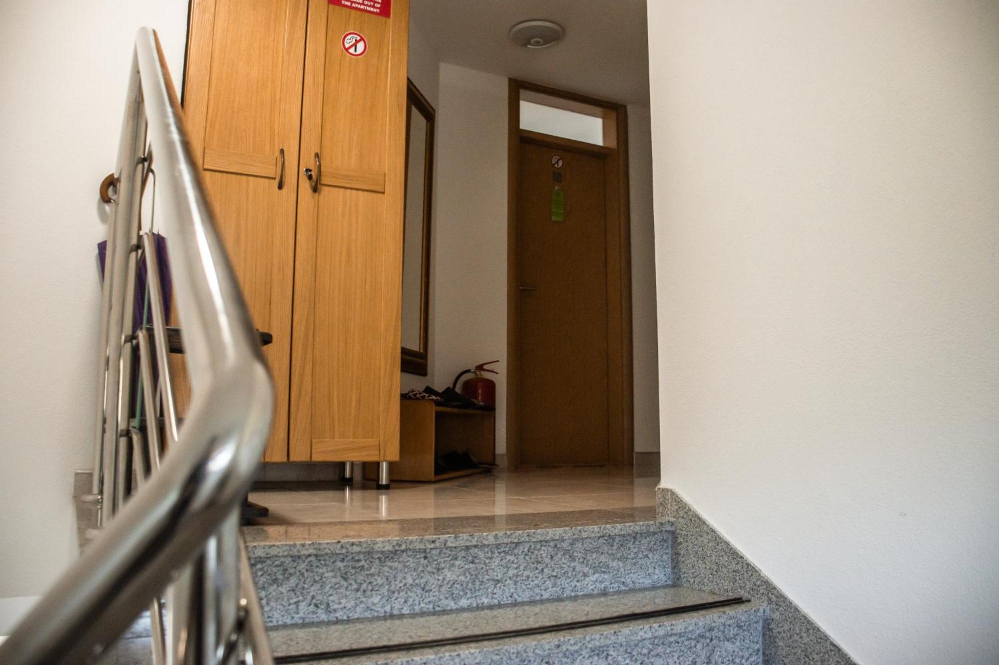 Apartments Basic Visoko Eksteriør billede