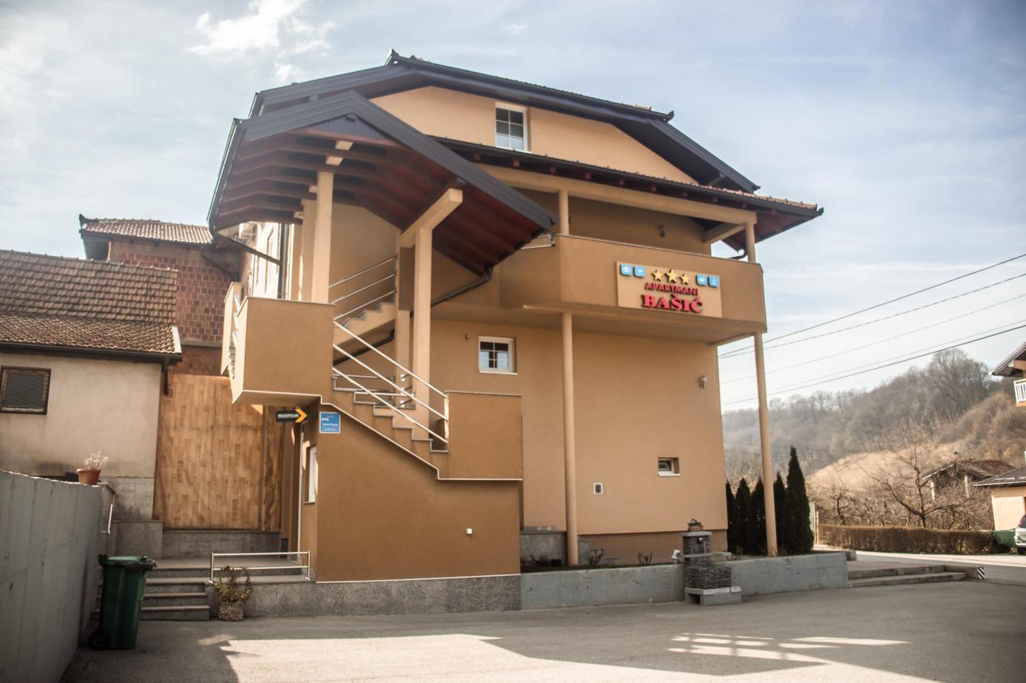 Apartments Basic Visoko Eksteriør billede