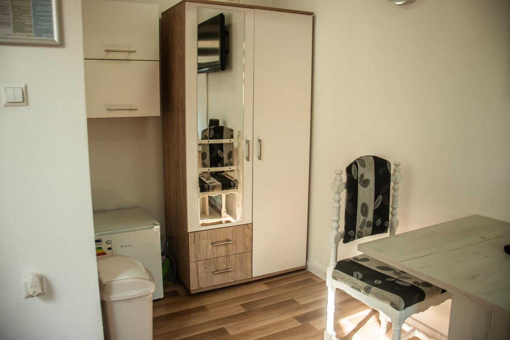 Apartments Basic Visoko Eksteriør billede